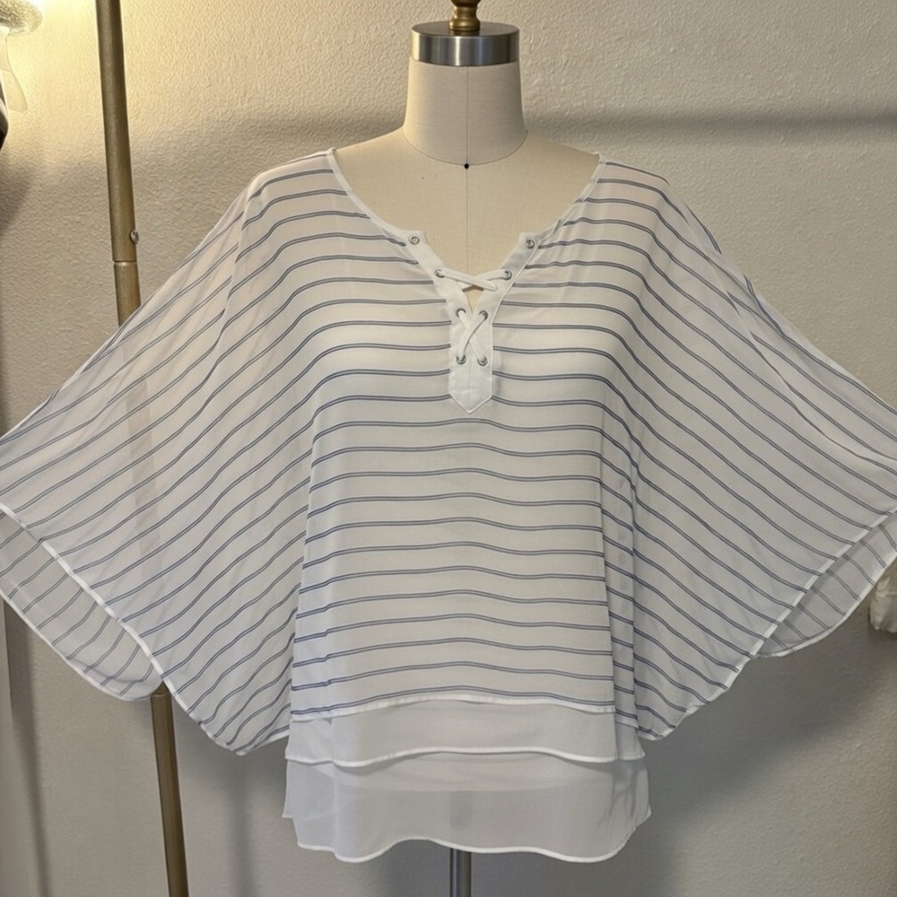 White House Black Market - White and Blue Striped Women's Top